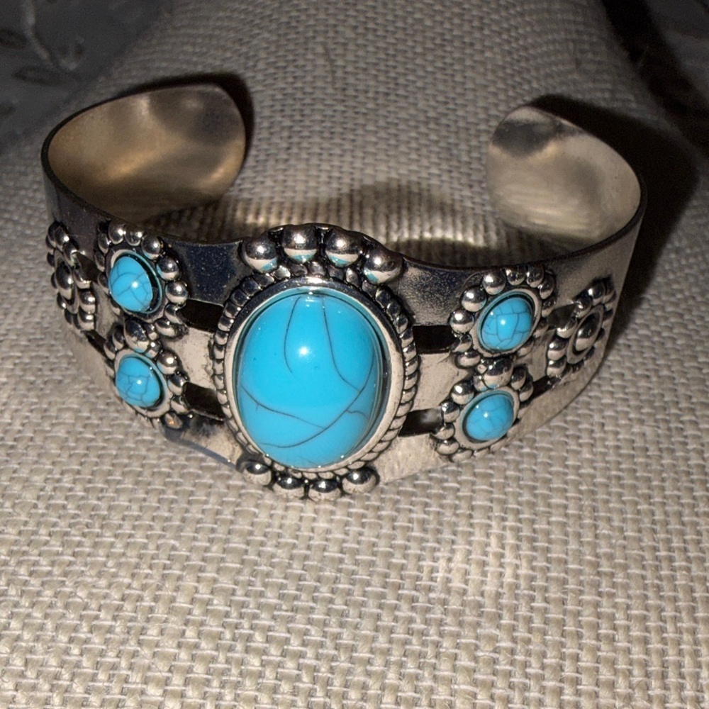 Elegant Silver and Turquoise Cuff Bracelet